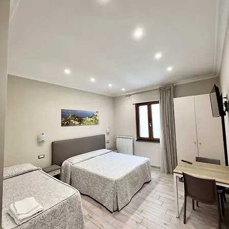 Relais Milo 3* אג'רולה